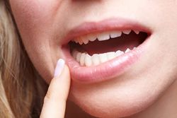 Un bon brossage des dents plutôt qu’un bain de bouche