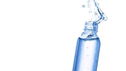 Les petites bouteilles d’eau coûtent un bras