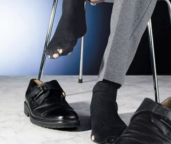 un trou dans les chaussettes neuves