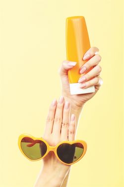 crème solaire: vérifiez par vous-mêmes  avant de la jeter!