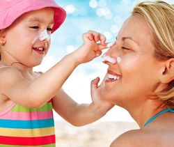 Pas si puissantes, les crèmes solaires!